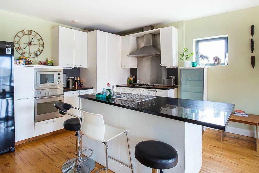 Spacious Belfast City Centre Duplex Apartment Exterior photo